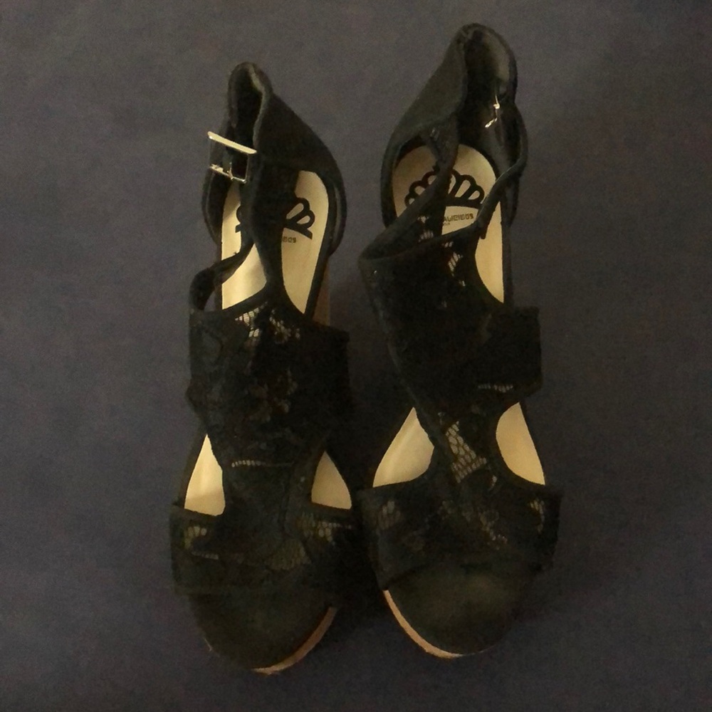 Black lace wedges